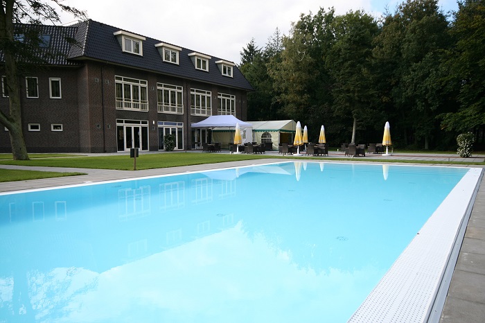 Zwembad bij Hotel