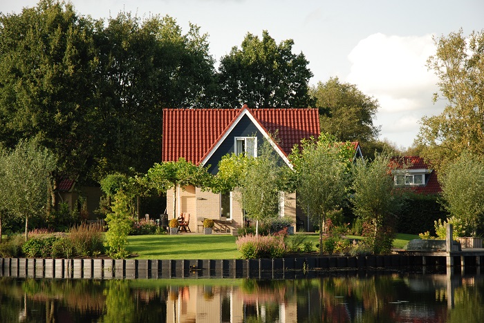 Vrijstaande bungalow aan het water op Vakantiepark het Timmerholt