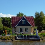 Vrijstaande bungalow aan het water