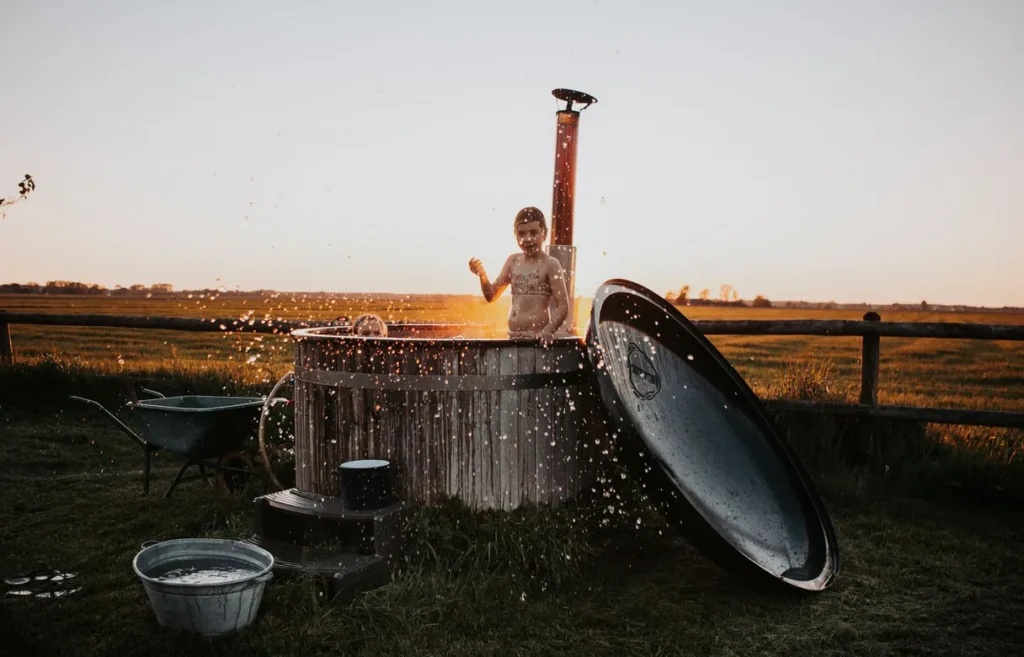 Jacuzzi bij het tenthuisje 