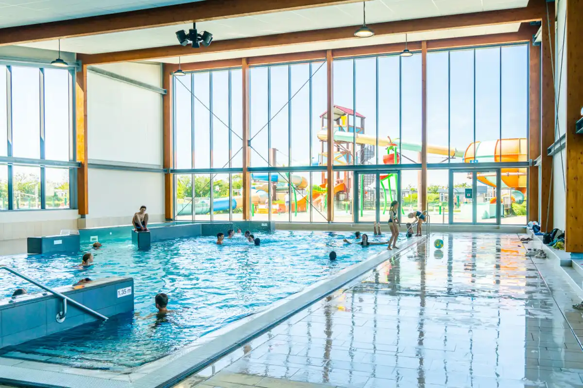 Binnenzwembad Vakantiepark De Boomgaard
