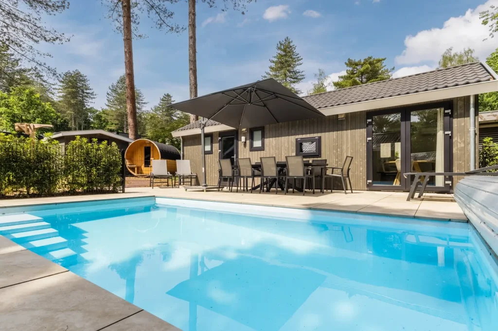 Lodge met buitenzwembad bij Landal De Thijmse Berg